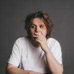 artist image Lewis Capaldi Hold Me While You Wait Divinely Uninspired To A Hellish Extent