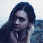 artist image Dia Frampton 08 - Walk Away Red