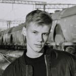 artist image David Golubenko Знову (remix) Знову (Remix) - Single